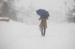 V notranjosti sneg, na Primorskem burja do 100 kilometrov na uro