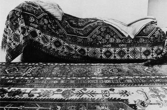 Freudov psihoanalitični kavč bodo javno restavrirali