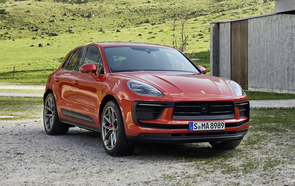 Porssche macan | Macan s prenovo ostaja zvest svoji zunanji podobi, a z večjo močjo pri vseh motornih opcijah, prav tako ostaja eden najbolj športnih predstavnikov svojega razreda. | Foto Porsche