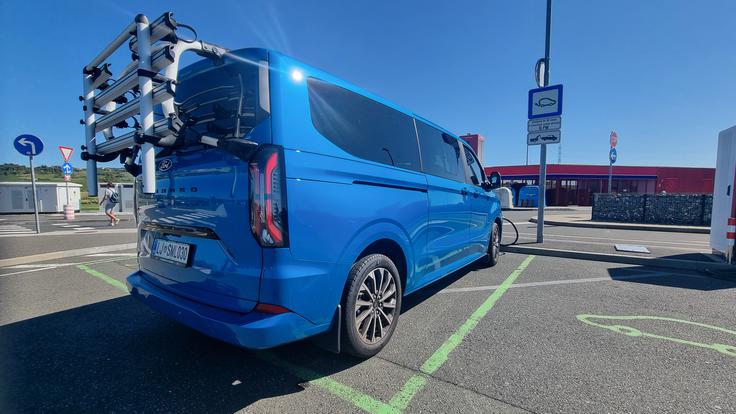 Ford e-tourneo custom kombi | Foto: Gregor Pavšič