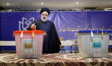 Na volitvah v Iranu po pričakovanjih vodijo konservativci