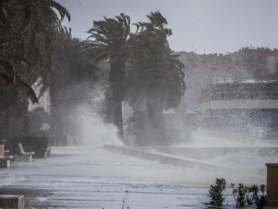 Severni del hrvaške obale tudi danes v rdečem zaradi močne burje