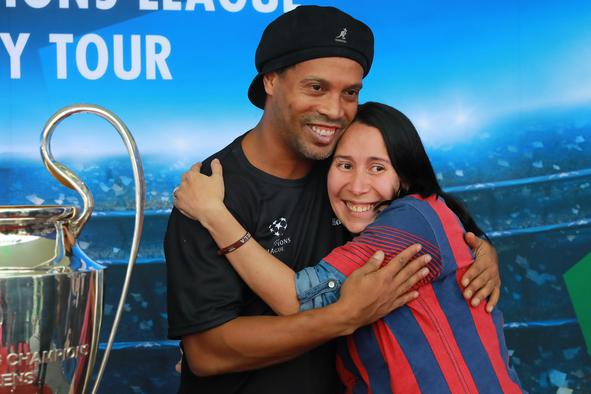 Hm, bo Ronaldinho v zakon skočil kar z dvema?