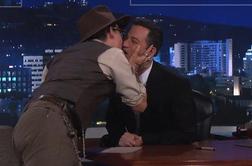 Johnny Depp poljubil Jimmyja Kimmla