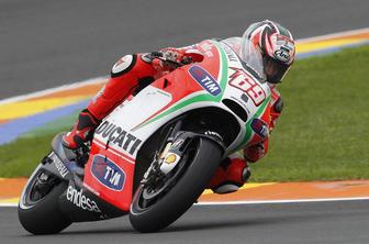 Ducatijev Hayden počasnejši od superbike dirkačev!