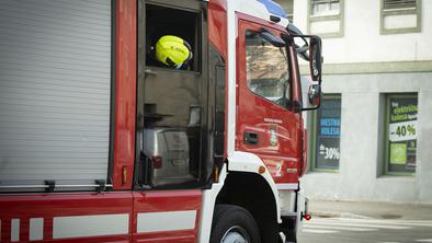 Požar v Domžalah: stanovalca potrebovala zdravniško oskrbo