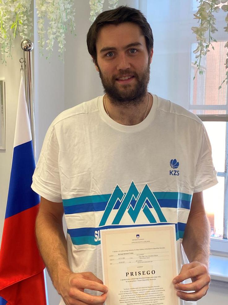 "Vem, kako pomembna je košarka v Sloveniji in s kako bogato zgodovino se reprezentanca lahko pohvali. Na igrišču ter izven njega sem pripravljen dati vse od sebe ter ekipi pomagati na kakršenkoli način." | Foto: Guliverimage/Vladimir Fedorenko