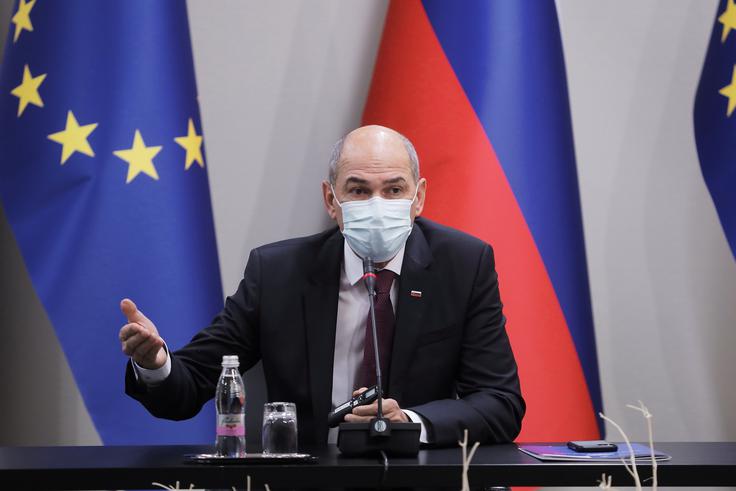 Tudi v prihodnje bodo šole glede na epidemiološki položaj po potrebi en teden odprte in en teden zaprte, je pojasnil predsednik vlade Janez Janša. | Foto: STA ,