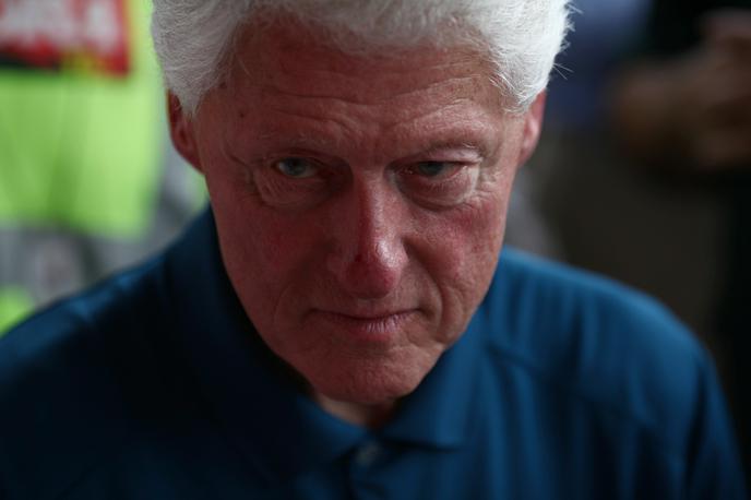 Bill Clinton | 75-letnega Billa Clintona, ki je v Beli hiši preživel dva predsedniška mandata mandata med letoma 1993 in 2001, so v bolnišnico v mestu Irvine sprejeli v torek zvečer. | Foto Reuters