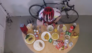 Kaj se zgodi, če poješ toliko kot kolesar na Tour de France? (video)