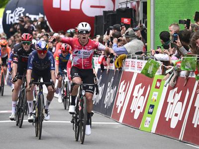 Tom Pidcock trpel ob vrnitvi, Jakob Omrzel med najboljšimi