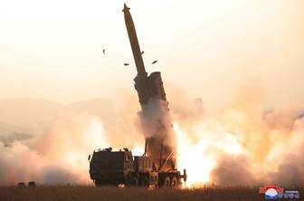 Pjongjang prvič po nastopu Bidna izstrelil raketi