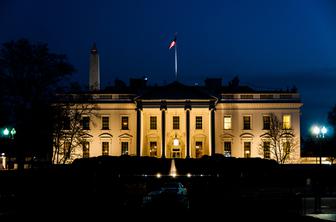 Belo hišo ujeli pri laganju