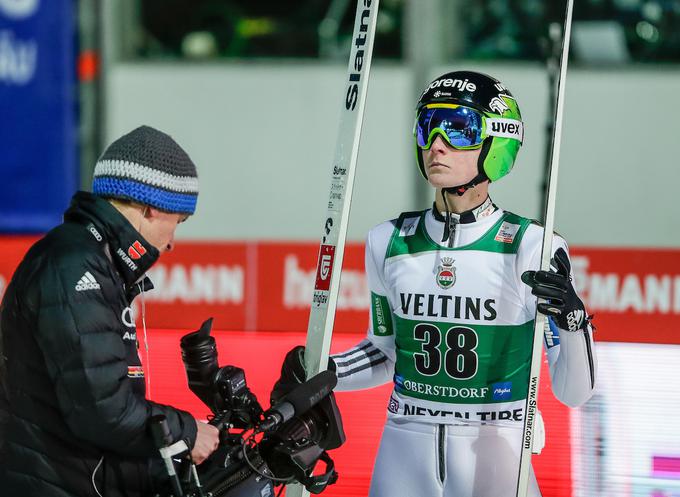 Domen Prevc se prvi dan ni znašel na srednji skakalnici. | Foto: Sportida