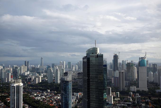 257-milijonska Indonezija je 16. največje gospodarstvo na svetu. Glede na BDP na prebivalca je precej revnejša od Mehike, saj je ta leta 2015 znašal 3.346 dolarjev (3.112 evra). Nižja je tudi pričakovana življenjska doba, ki v Indoneziji znaša 68,8 leta, v Mehiki pa 76,7 leta. | Foto: Reuters