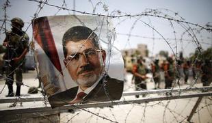 Sojenje Mursiju preloženo na začetek februarja