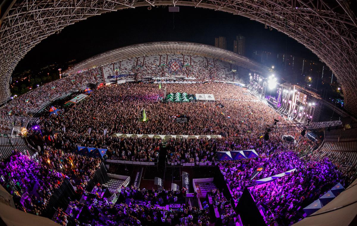 Ultra music festival | V prvem letu festivala je Ultro obiskalo okoli 75 tisoč gostov, vanjo pa so vložili 3,5 milijona evrov. Danes ima 150 tisoč gostov, vanjo pa vložijo 12,5 milijona evrov. Povprečna poraba na gosta je bila leta 2013 78 evrov, zdaj pa je 340 evrov, so še sporočili iz mesta Split. | Foto Hrvaška turistična skupnost