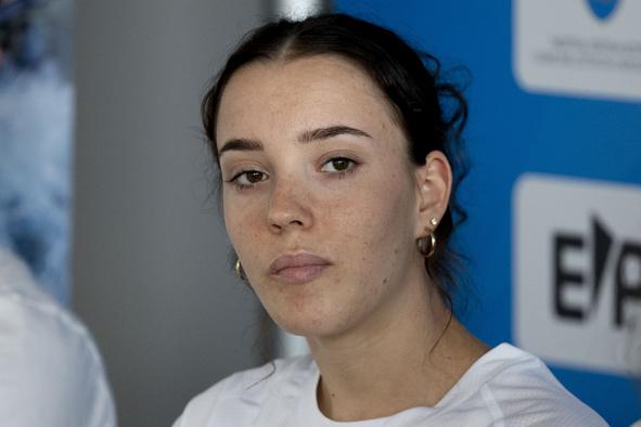 Rosa Rekar do šestega mesta, prvenec Annie Sanders