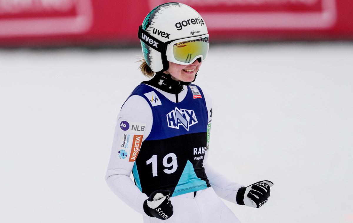 Ema Klinec | Ema Klinec priznava, da so se ji ob novici, da bo že prihodnjo sezono lahko letela v Planici, ulile solze. | Foto Reuters