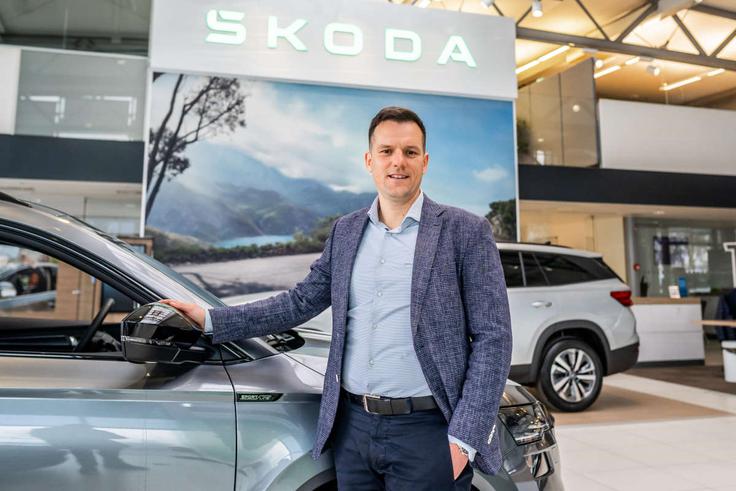 Damjan Kos, vodja prodaje novih vozil Škoda, v poslovalnici Porsche Inter Auto. | Foto: Porsche Inter Auto