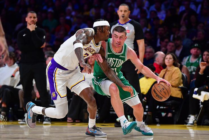 Payton Pritchard v dvoboju z Jarredom Vanderbiltom | Foto: Reuters