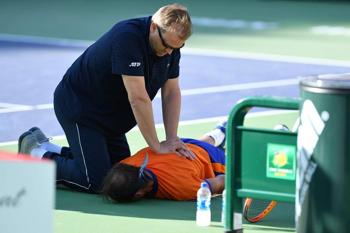 Rafael Nadal | Redko vidimo, da Rafael Nadal med dvobojem prosi pomoč zdravnika. | Foto Guliverimage
