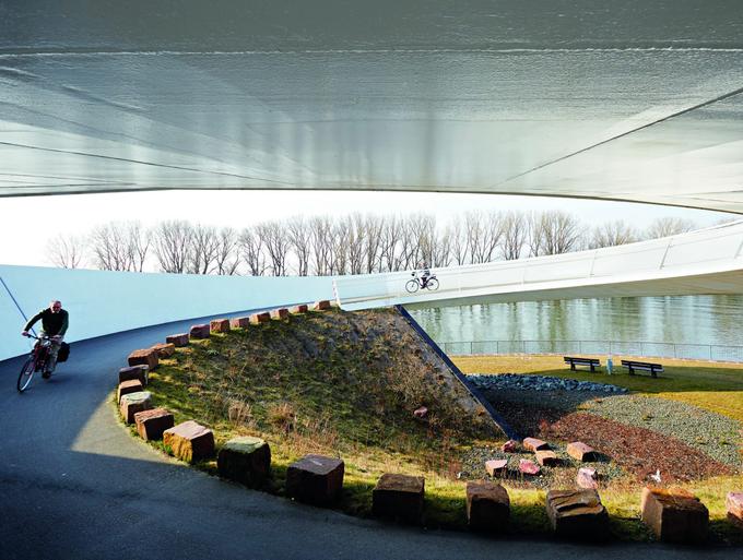 Raunheim, Nemčija: most Ölhafen za kolesarje in pešce (arhitekti: Schneider+Schumacher). | Foto: BAB - Bicycle Architecture Biennale
