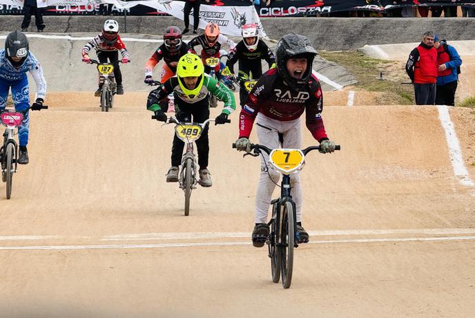 Skoraj 500 tekmovalcev v Italiji, v finale dirk z BMX tudi Slovenci