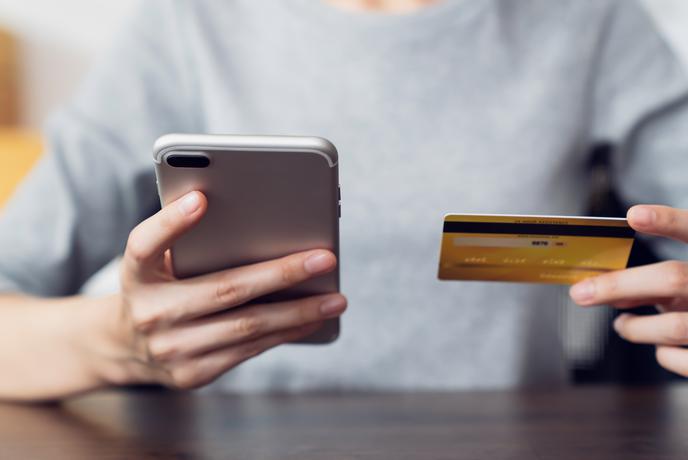 Slovenci ohranjajo zaupanje v kartice, mobilna plačila in digitalizacijo