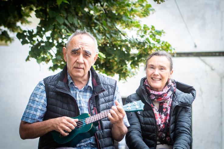 Še vedno jima številni pravijo "ta dva ruska klovna", čeprav v Sloveniji živita že 33 let, kar je več časa, kot sta živela v Rusiji.  | Foto: Gaja Hanuna