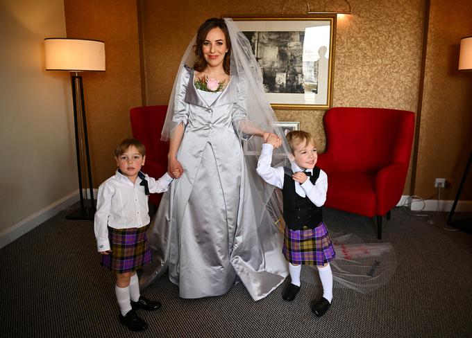 Stella Moris, novopečena Assangeeva nevesta, z njunima sinovoma Maxom in Gabrielom | Foto: Reuters