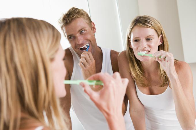 zobna ščetka zobozdravnik higiena ust par | Foto: Thinkstock