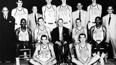Umrl prvi temnopolti košarkar v ligi NBA