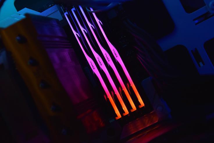 Računalniški pomnilnik RAM se je glede na cenovne trende, ki jim sledijo na spletni strani PC Part Picker, od septembra do danes v mnogih primerih podražil za več kot 400 odstotkov.  | Foto: Shutterstock