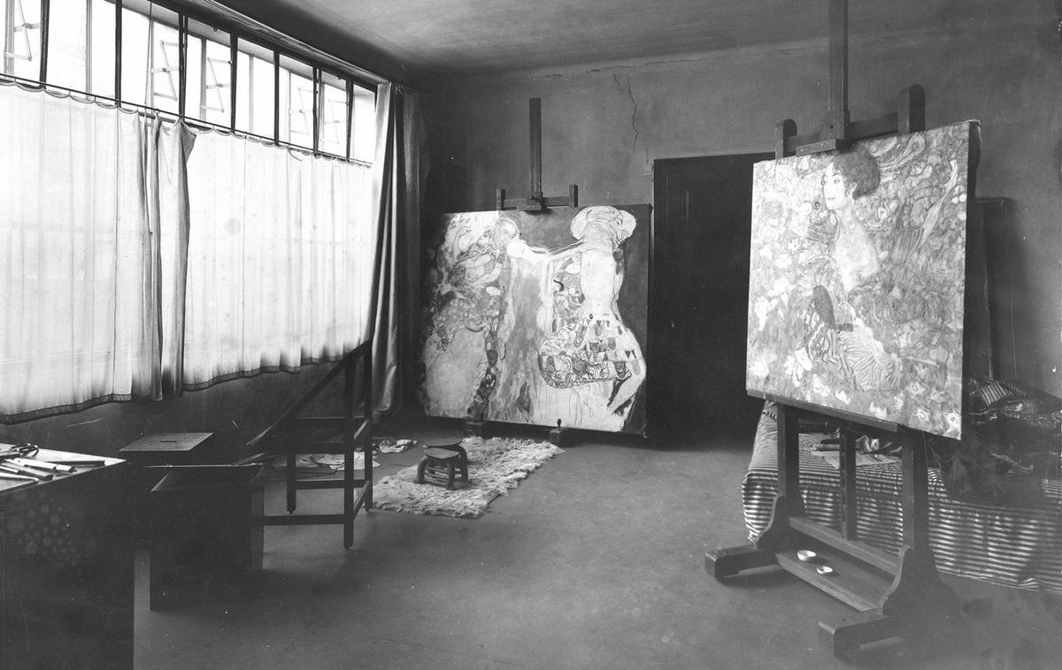 Klimtova delovna soba | Delovna soba Gustava Klimta v ateljeju na ulici Feldmühlgasse, na kateri je mogoče videti sliki Nevesta in Dama s pahljačo | Foto ONB Wien/Moriz Nähr