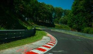 Z motorjem v 7 minutah in 50 sekundah prevozil Nordschleife