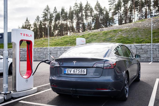 Tesla ostaja vodilna znamka na norveškem avtomobilskem trrgu.  | Foto: AP / Guliverimage