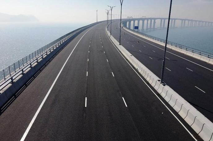 most Kitajska | Most bo potovanje med tremi mesti s treh ur skrajšal na okrog 30 minut. | Foto HZMB