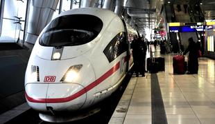 Zaradi grožnje z bombo pri Frankfurtu evakuirali vlak