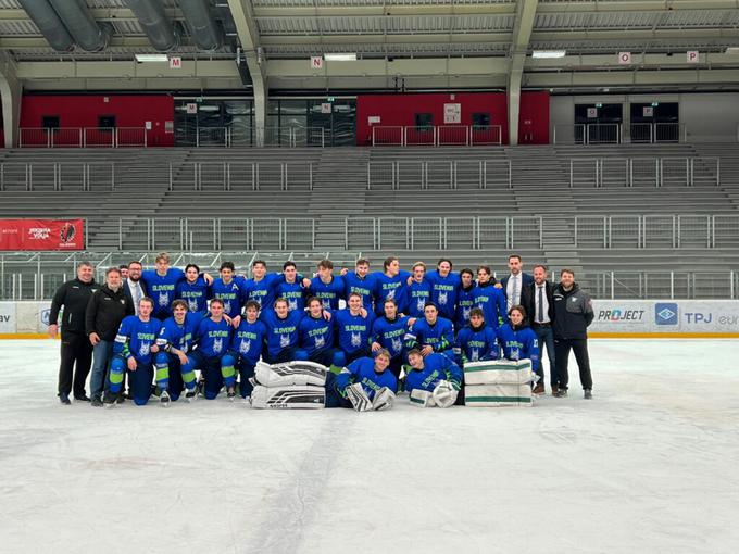 Reprezentanca do 20 let je domač turnir izkoristila za priprave na decembrsko svetovno prvenstvo divizije I, skupine A, na Norveškem. | Foto: HZS