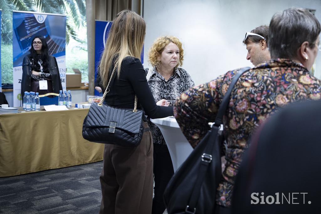 Posvet Poslovanje z nepremičninami