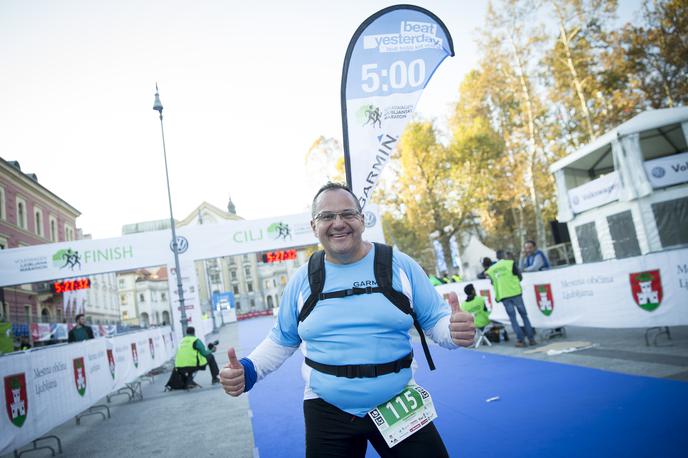 Tempo tekač | Matko Josipović je bil eden od tempo tekačev na 24. Volkswagen Ljubljanskem maratonu.  | Foto Ana Kovač