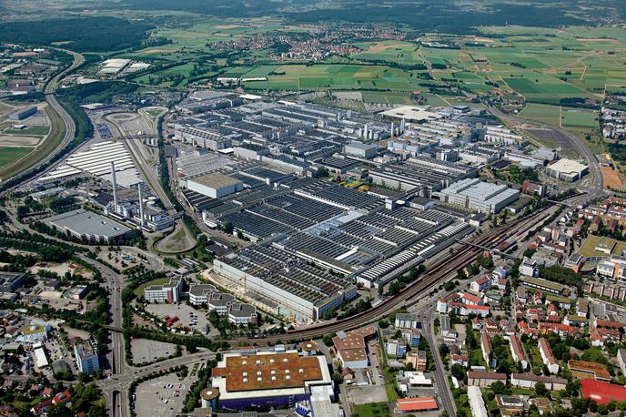 Mercedes-Benz Sindelfingen tovarna | Mercedes-Benz v tovarni v Sindelfingnu pri Stuttgartu, eni svojih največjih tovarn, zaposluje 35 tisoč ljudi. | Foto Mercedes-Benz