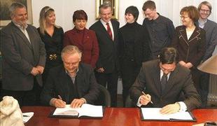 Pahor in Magajna podpisala sporazum o sodelovanju med strankama