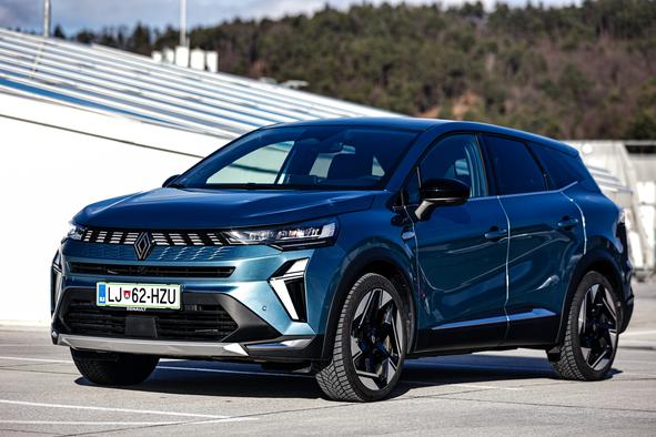 Renault symbioz – smiseln podaljšek capturja? Marsikaj pritrjuje taki odločitvi.