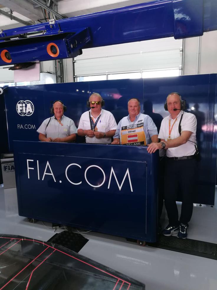 Na delovnem mestu dirke formule ena. Skupaj z njim tudi Jo Bauer, glavni tehnični delegat F1. | Foto: osebni arhiv/Lana Kokl