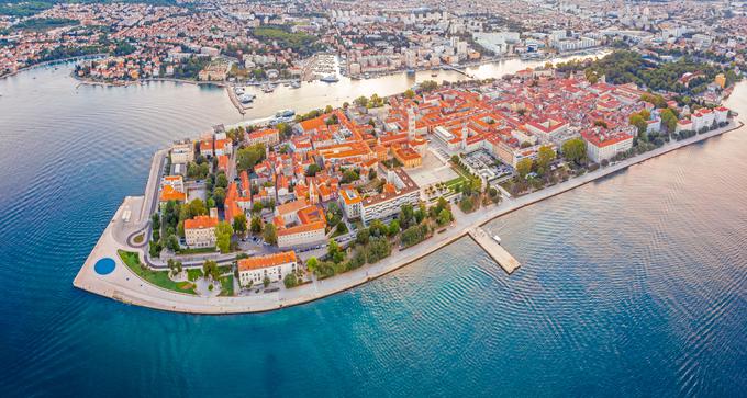 Hrvaški in naslednji najbolj priljubljeni počitniški cilji Slovenk in Slovencev so v območju evrotarife, kjer za klice in kratka sporočila veljajo enaki pogoji in ceniki kot v domačem omrežju, prav tako veljajo tudi vse zakupljene količine. Na fotografiji: Zadar. | Foto: HTZ/Davorin Mance