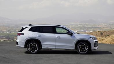 Novi VW SUV: Med Tiguanom in Touaregom