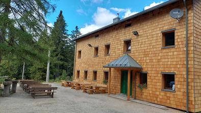 Dom pod Storžičem (1123 m)