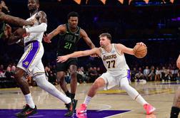 V živo: Lakersi po rekordnem polčasu nekoliko stopili na zavoro